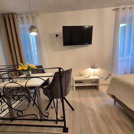 Studio Apartment Lily Ровинь Экстерьер фото
