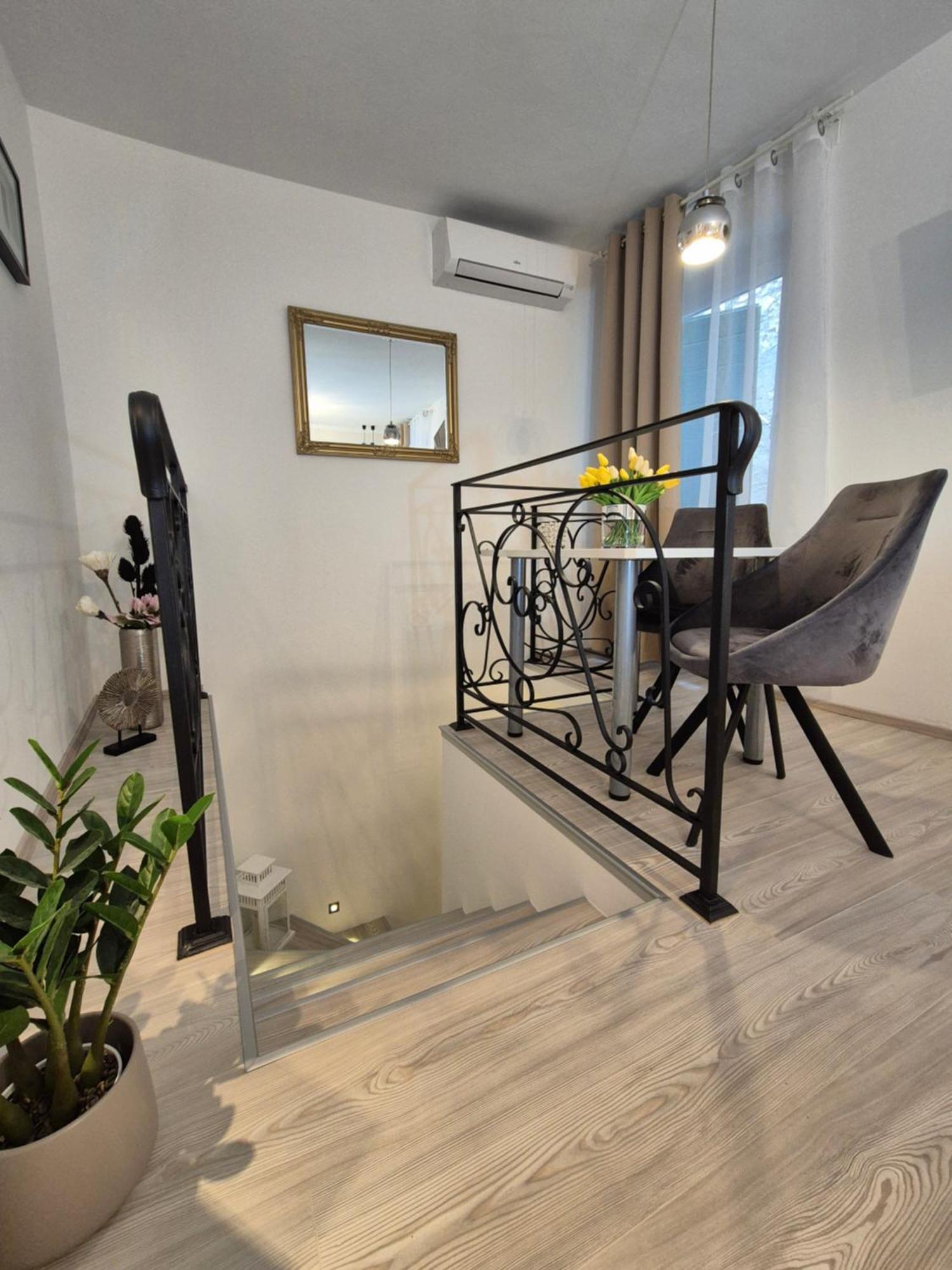 Studio Apartment Lily Ровинь Экстерьер фото