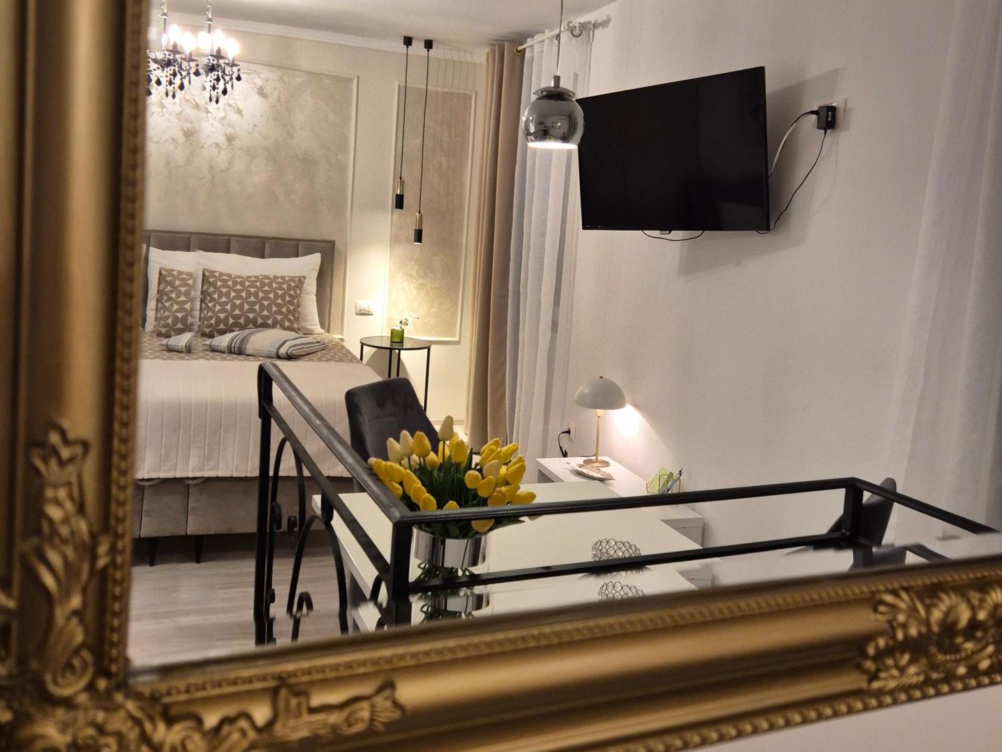 Studio Apartment Lily Ровинь Экстерьер фото